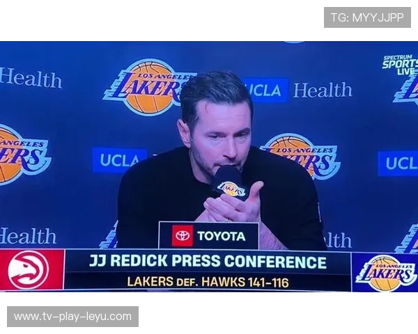 雷迪克三词铸传奇：湖人在逆境中击败开拓者