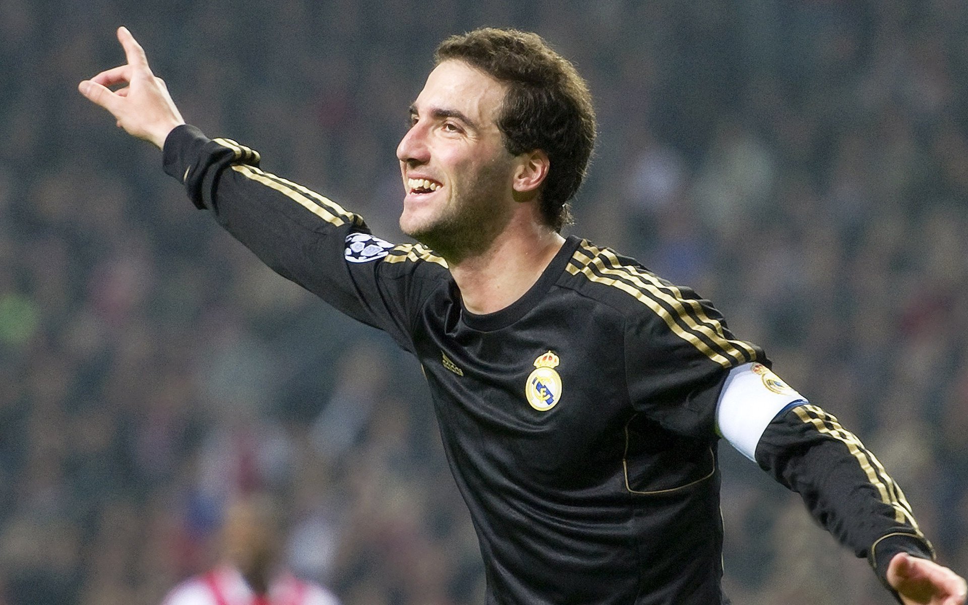 乐鱼（中国）体育官方网站-中国足球：预选赛激战正酣，冲击世界杯！，中国足球世界预选赛程表